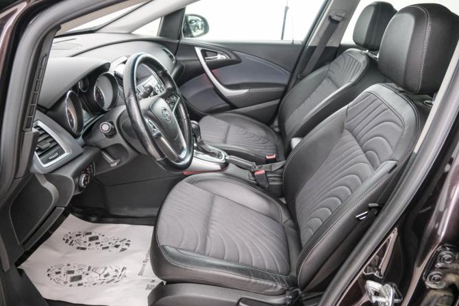 Opel Astra J Рестайлинг с пробегом 2014 года, цена 829 000 рублей, 176000 км, седан, Автокод Объявления