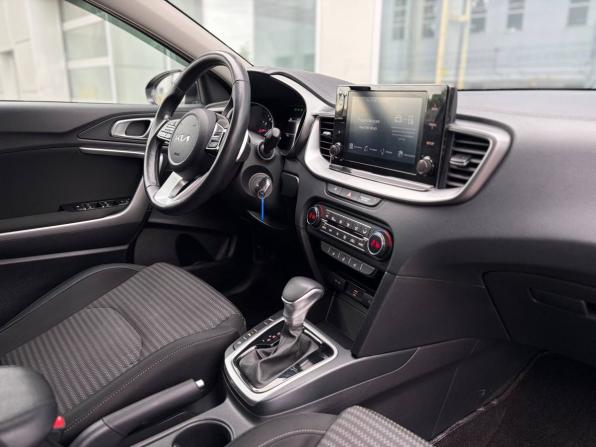 Kia Ceed III Рестайлинг с пробегом 2021 года, цена 2 150 000 рублей, 60800 км, хэтчбек, Автокод Объявления
