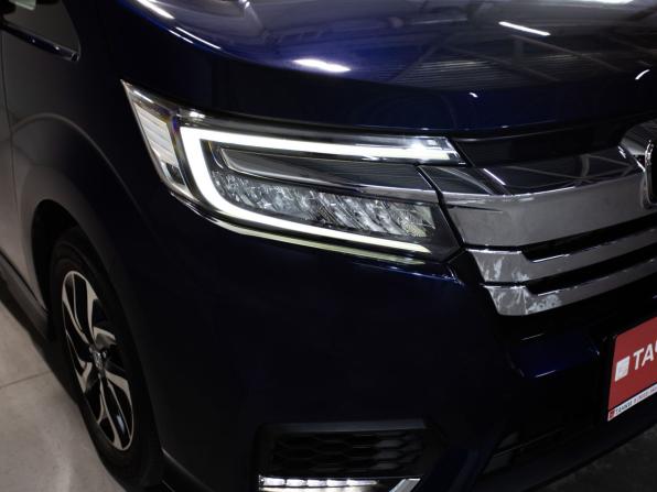 Honda Stepwgn V Рестайлинг с пробегом 2018 года, цена 2 220 000 рублей, 66776 км, минивэн, Автокод Объявления