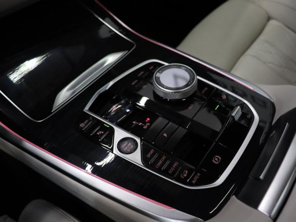 BMW X7 I (G07) Рестайлинг с пробегом 2025 года, цена 15 990 000 рублей, 5834 км, внедорожник, Автокод Объявления
