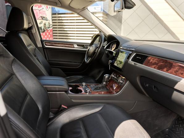 Volkswagen Touareg II с пробегом 2011 года, цена 1 793 750 рублей, 303670 км, внедорожник, Автокод Объявления