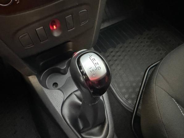 Renault Logan II Рестайлинг с пробегом 2018 года, цена 1 095 000 рублей, 89451 км, седан, Автокод Объявления