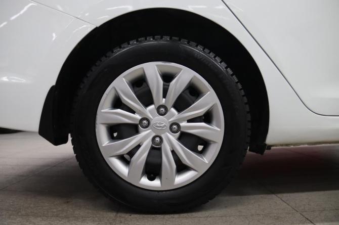 Hyundai Solaris II с пробегом 2018 года, цена 1 040 350 рублей, 184799 км, седан, Автокод Объявления