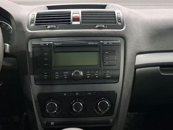 Skoda Octavia II (A5) Рестайлинг с пробегом 2011 года, цена 710 000 рублей, 180000 км, лифтбек, Автокод Объявления