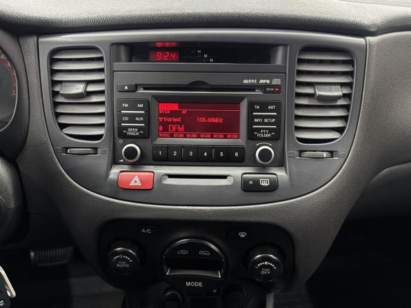Kia Rio II Рестайлинг с пробегом 2010 года, цена 390 000 рублей, 301844 км, хэтчбек, Автокод Объявления