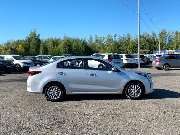 Kia Rio IV Рестайлинг с пробегом 2021 года, цена 1 632 400 рублей, 137631 км, седан, Автокод Объявления