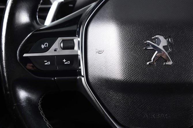 Peugeot 3008 II Рестайлинг с пробегом 2021 года, цена 2 429 000 рублей, 90325 км, внедорожник, Автокод Объявления