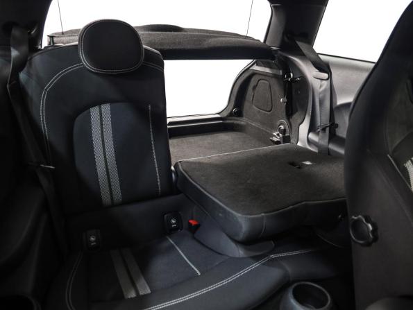 Mini Hatch III (F55/F56) с пробегом 2016 года, цена 2 198 000 рублей, 131026 км, хэтчбек, Автокод Объявления