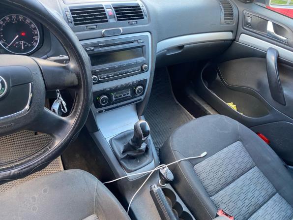 Skoda Octavia II (A5) Рестайлинг с пробегом 2013 года, цена 729 000 рублей, 252500 км, лифтбек, Автокод Объявления