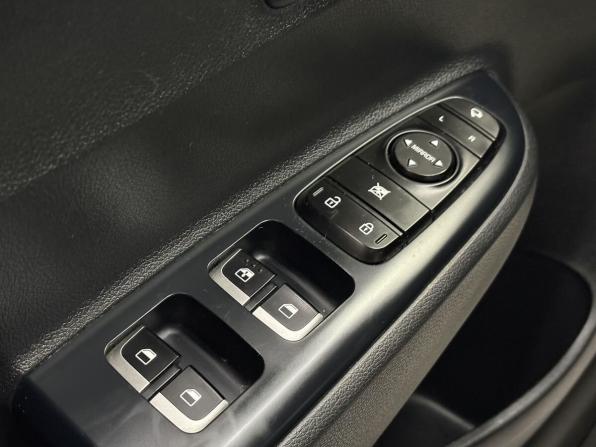 Kia Rio IV Рестайлинг с пробегом 2021 года, цена 1 635 000 рублей, 88454 км, седан, Автокод Объявления
