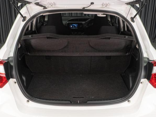 Toyota Vitz III (XP130) Рестайлинг 2 с пробегом 2017 года, цена 1 179 000 рублей, 89122 км, хэтчбек, Автокод Объявления