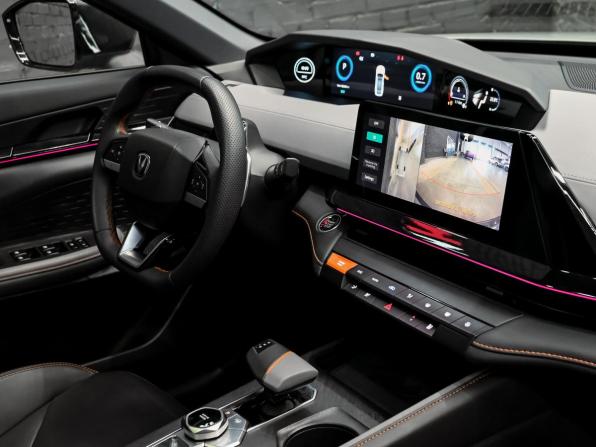 Changan UNI-V I с пробегом 2023 года, цена 2 470 000 рублей, 42754 км, лифтбек, Автокод Объявления