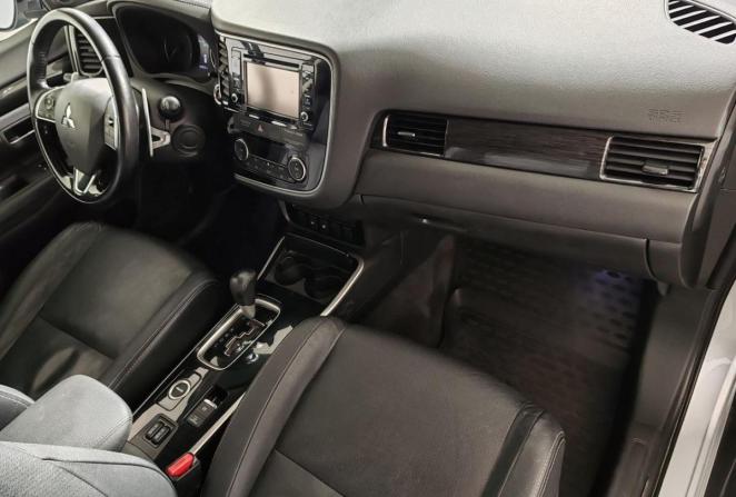 Mitsubishi Outlander III Рестайлинг 2 с пробегом 2017 года, цена 1 680 000 рублей, 271600 км, внедорожник, Автокод Объявления