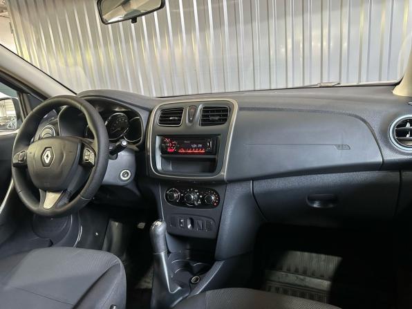 Renault Sandero II с пробегом 2015 года, цена 599 900 рублей, 128000 км, хэтчбек, Автокод Объявления