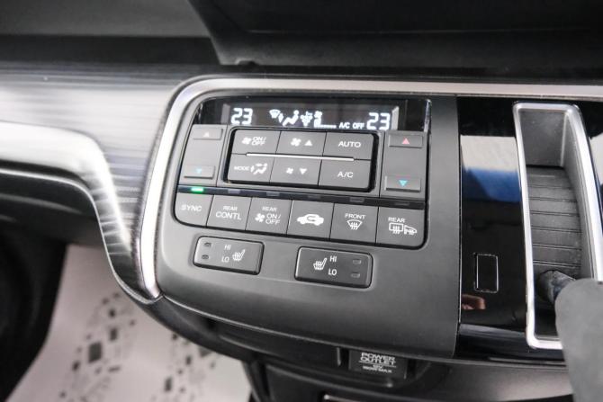 Honda Stepwgn V с пробегом 2015 года, цена 1 699 000 рублей, 204244 км, минивэн, Автокод Объявления