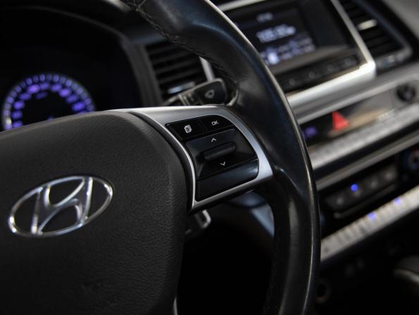 Hyundai Sonata VII (LF) Рестайлинг с пробегом 2019 года, цена 1 000 000 рублей, 244854 км, седан, Автокод Объявления