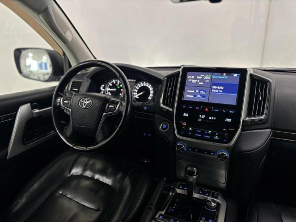 Toyota Land Cruiser 200 Series Рестайлинг 2 с пробегом 2018 года, цена 5 399 000 рублей, 220541 км, внедорожник, Автокод Объявления