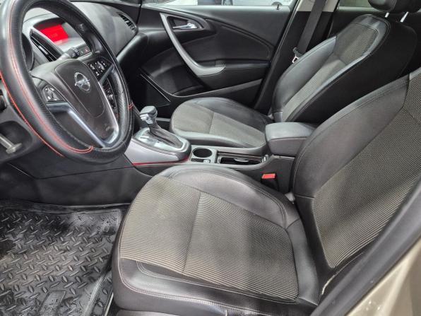 Opel Astra J с пробегом 2011 года, цена 579 000 рублей, 205205 км, хэтчбек, Автокод Объявления