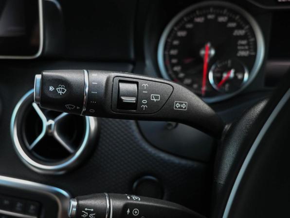 Mercedes-Benz A-Класс III (W176) Рестайлинг с пробегом 2017 года, цена 1 599 000 рублей, 50169 км, хэтчбек, Автокод Объявления