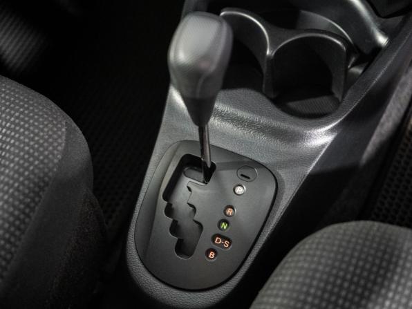 Toyota Vitz III (XP130) Рестайлинг 2 с пробегом 2017 года, цена 928 500 рублей, 84675 км, хэтчбек, Автокод Объявления