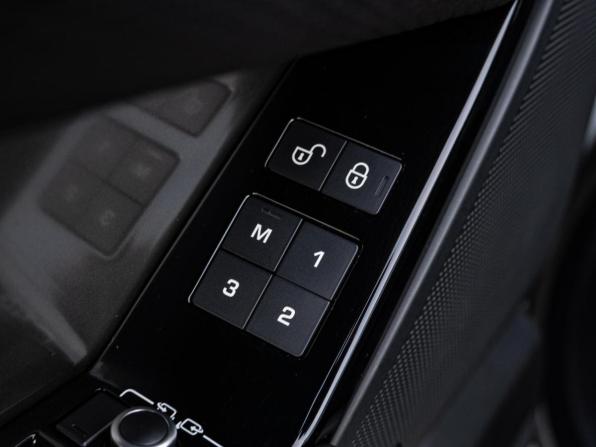 Land Rover Range Rover Velar I с пробегом 2018 года, цена 3 429 000 рублей, 147173 км, внедорожник, Автокод Объявления