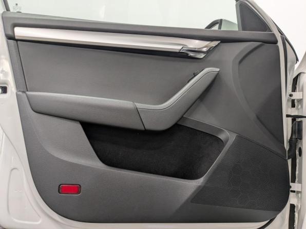 Skoda Octavia III (A7) Рестайлинг с пробегом 2019 года, цена 1 820 000 рублей, 76921 км, лифтбек, Автокод Объявления