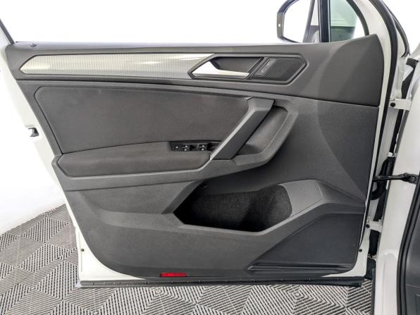 Volkswagen Tiguan II Рестайлинг с пробегом 2021 года, цена 3 150 000 рублей, 52829 км, внедорожник, Автокод Объявления