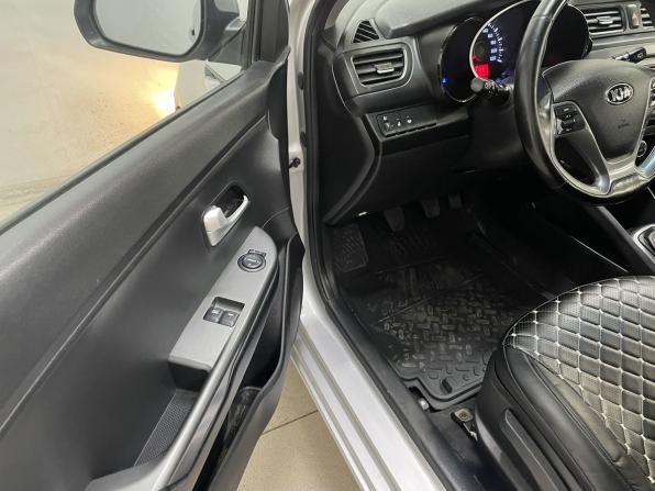 Kia Rio III Рестайлинг с пробегом 2016 года, цена 950 000 рублей, 119683 км, хэтчбек, Автокод Объявления