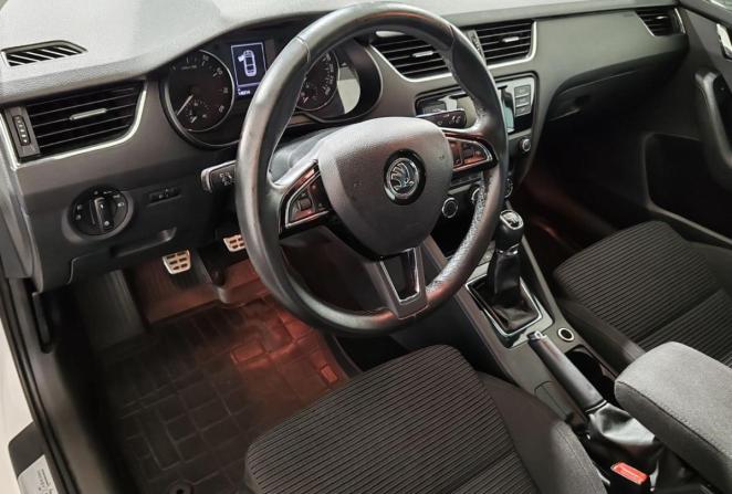 Skoda Octavia III (A7) с пробегом 2015 года, цена 1 320 000 рублей, 140213 км, лифтбек, Автокод Объявления