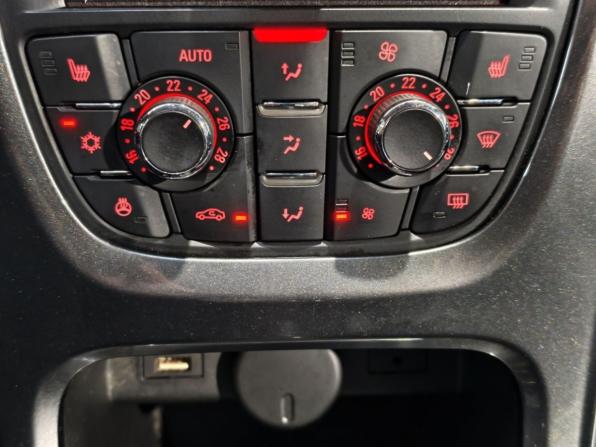 Opel Astra J Рестайлинг с пробегом 2012 года, цена 795 000 рублей, 191196 км, седан, Автокод Объявления