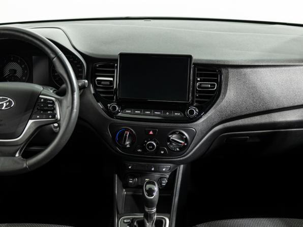 Hyundai Solaris II Рестайлинг с пробегом 2021 года, цена 1 649 700 рублей, 75077 км, седан, Автокод Объявления