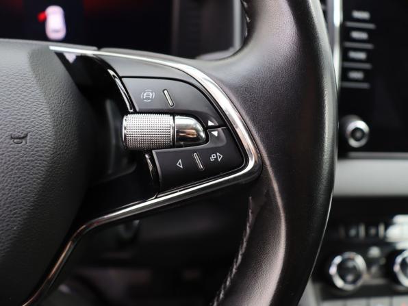Skoda Karoq I с пробегом 2022 года, цена 2 299 000 рублей, 146731 км, внедорожник, Автокод Объявления
