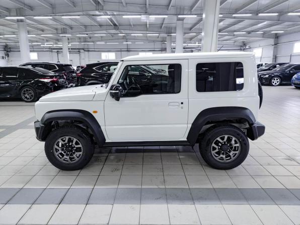 Suzuki Jimny IV с пробегом 2022 года, цена 2 550 000 рублей, 21862 км, внедорожник, Автокод Объявления