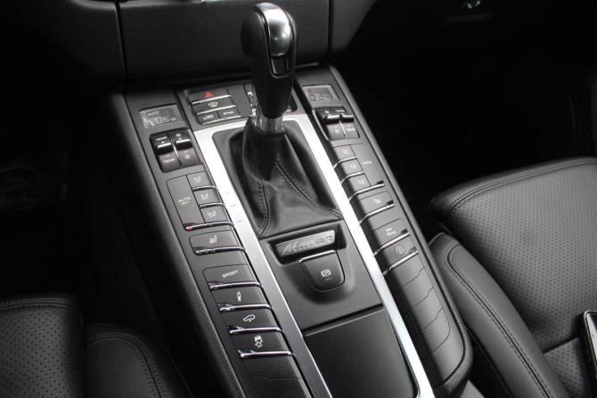 Porsche Macan I с пробегом 2015 года, цена 3 050 000 рублей, 104298 км, внедорожник, Автокод Объявления
