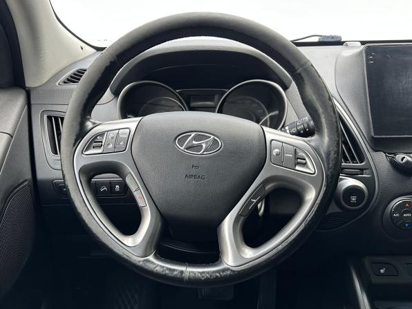 Hyundai ix35 I Рестайлинг с пробегом 2015 года, цена 1 420 000 рублей, 215784 км, внедорожник, Автокод Объявления