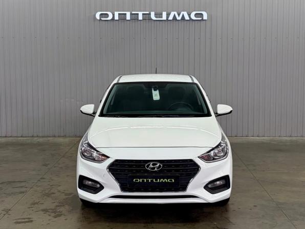 Hyundai Solaris II с пробегом 2018 года, цена 1 047 000 рублей, 99114 км, седан, Автокод Объявления