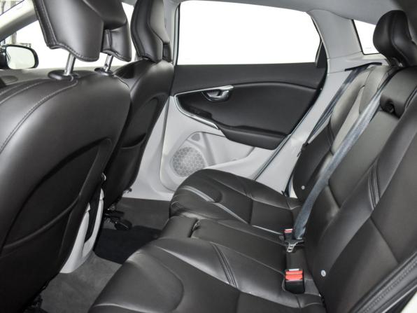 Volvo V40 Cross Country I Рестайлинг с пробегом 2016 года, цена 1 329 000 рублей, 162313 км, хэтчбек, Автокод Объявления