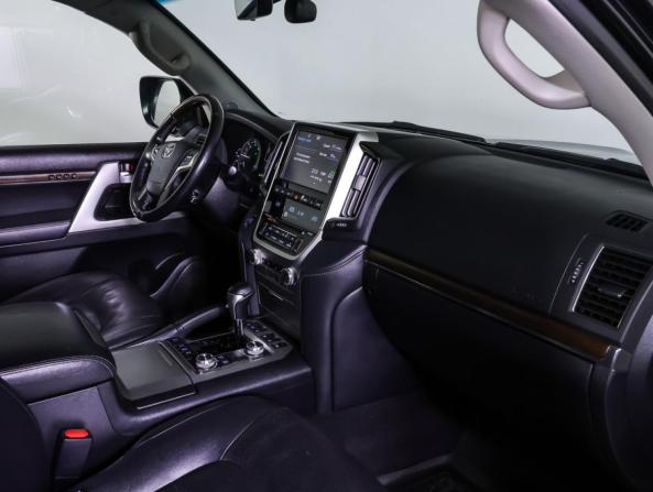 Toyota Land Cruiser 200 Series Рестайлинг 2 с пробегом 2019 года, цена 6 290 000 рублей, 218203 км, внедорожник, Автокод Объявления
