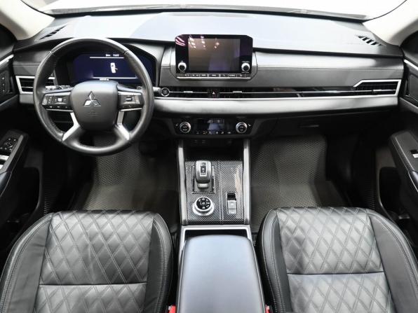 Mitsubishi Outlander IV с пробегом 2022 года, цена 4 249 900 рублей, 45125 км, внедорожник, Автокод Объявления