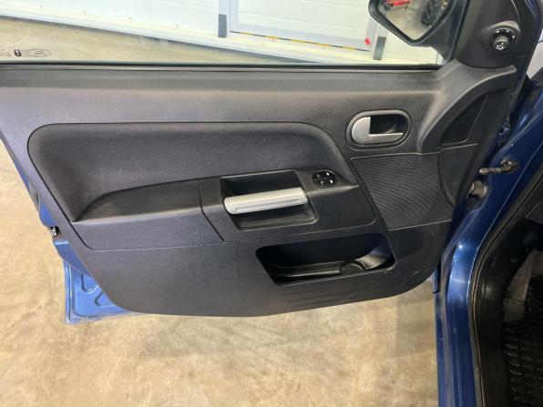 Ford Fusion I Рестайлинг с пробегом 2008 года, цена 415 000 рублей, 167684 км, хэтчбек, Автокод Объявления