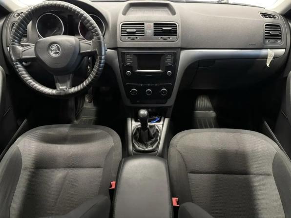 Skoda Yeti I Рестайлинг с пробегом 2015 года, цена 919 000 рублей, 214745 км, внедорожник, Автокод Объявления