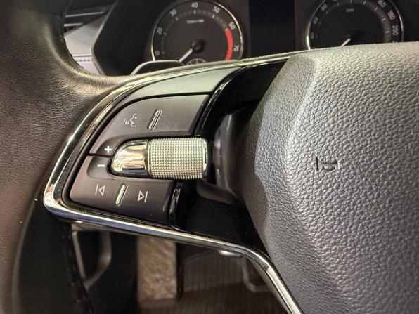 Skoda Octavia IV (A8) с пробегом 2021 года, цена 2 100 000 рублей, 114670 км, лифтбек, Автокод Объявления
