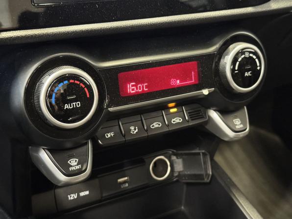 Kia Rio IV Рестайлинг с пробегом 2021 года, цена 1 220 000 рублей, 92933 км, седан, Автокод Объявления