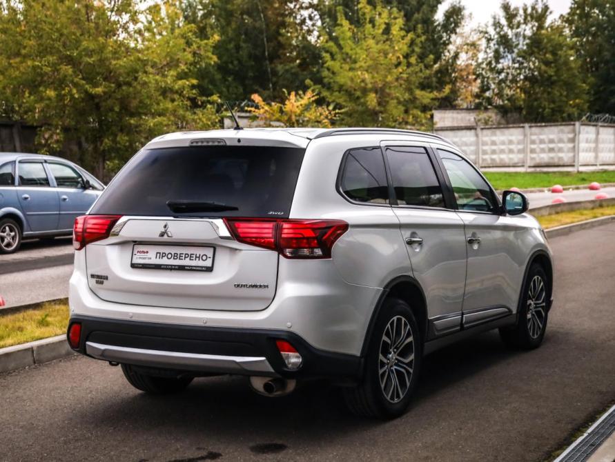 Mitsubishi Outlander III Рестайлинг 2 Санкт-Петербург  - изображение 6