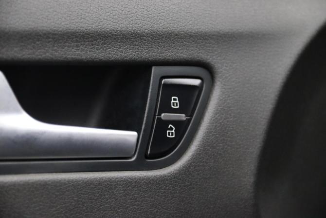 Audi A4 IV (B8) Рестайлинг с пробегом 2013 года, цена 1 345 170 рублей, 172892 км, седан, Автокод Объявления