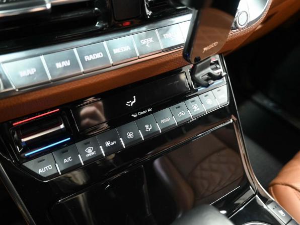 Kia Mohave I Рестайлинг 2 с пробегом 2023 года, цена 5 690 000 рублей, 50200 км, внедорожник, Автокод Объявления
