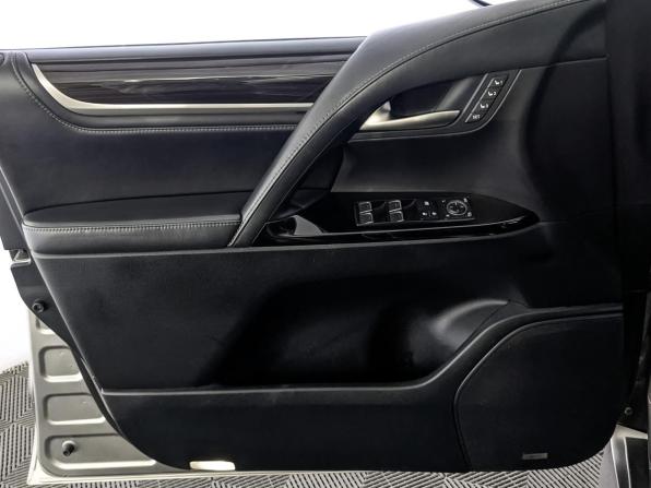Lexus LX III Рестайлинг 2 с пробегом 2019 года, цена 10 245 000 рублей, 50975 км, внедорожник, Автокод Объявления
