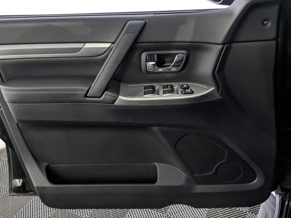 Mitsubishi Pajero IV Рестайлинг 2 с пробегом 2015 года, цена 2 585 000 рублей, 114877 км, внедорожник, Автокод Объявления