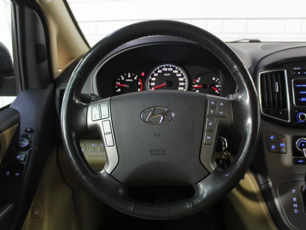 Hyundai H-1 II Рестайлинг 2 с пробегом 2021 года, цена 3 850 000 рублей, 83450 км, минивэн, Автокод Объявления