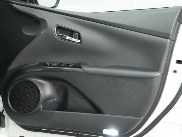 Toyota Prius IV (XW50) с пробегом 2017 года, цена 1 840 000 рублей, 140000 км, лифтбек, Автокод Объявления